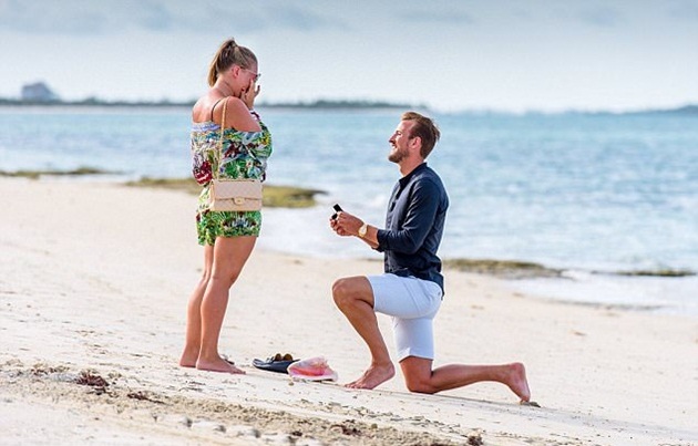Harry Kane cầu hôn bạn gái - Bóng Đá