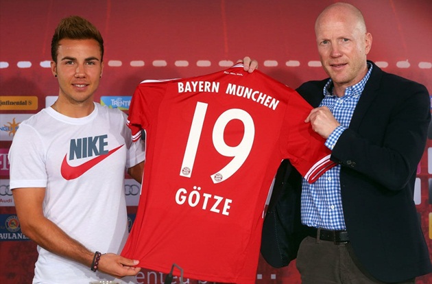 Mario Goetze - 31,5 triệu bảng từ Borussia Dortmund đến Bayern - Một bản hợp đồng gây nhiều tranh cãi và Goetze chịu áp lực cực lớn từ NHM Dortmund. Tuy ở Bayern có cơ hội giành danh hiệu lớn hơn Dortmund, nhưng Goetze lại mất dẫn chỗ đứng. Cuối cùng, anh trở lại Dortmund và thật may mắn, NHM đội bóng vùng Ruhr đã chấp nhận chào đón Goetze trở lại. Ảnh: Daily Star.
