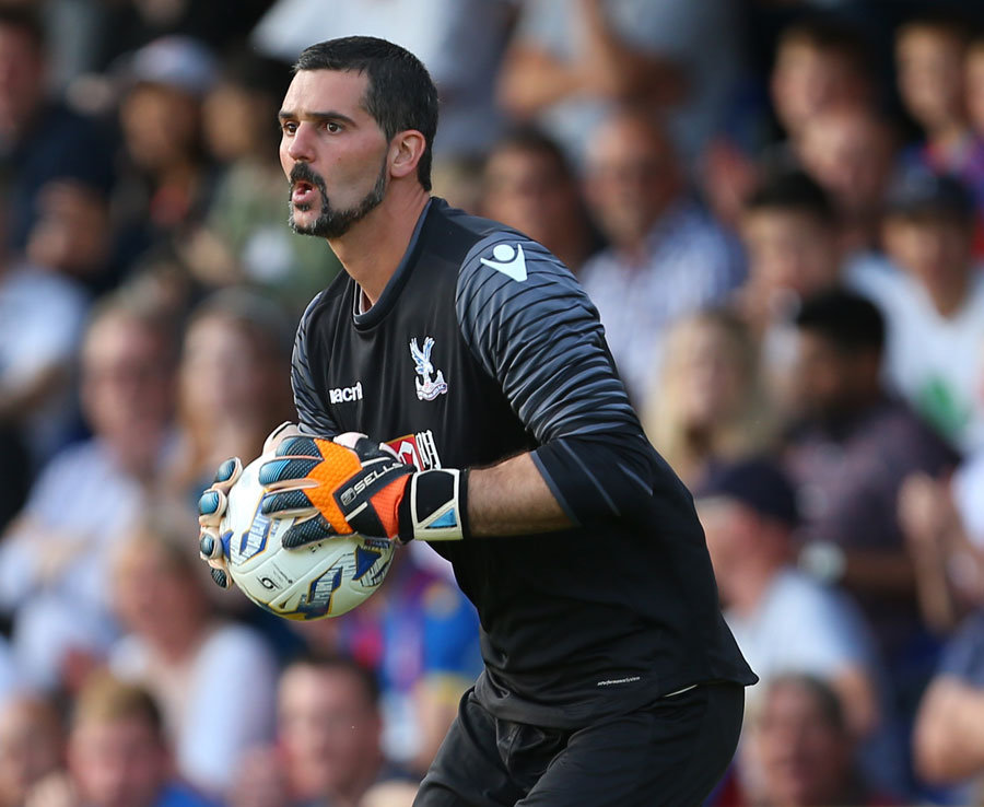 1. Crystal Palace - Julian Speroni - Gắn bó với đội từ ngày 1 tháng 7 năm 2004. Ảnh: Daily Star.