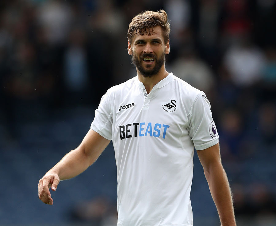 8. Swansea City - Fernando Llorente - 1,94 triệu người theo dõi. Ảnh: Daily Star.
