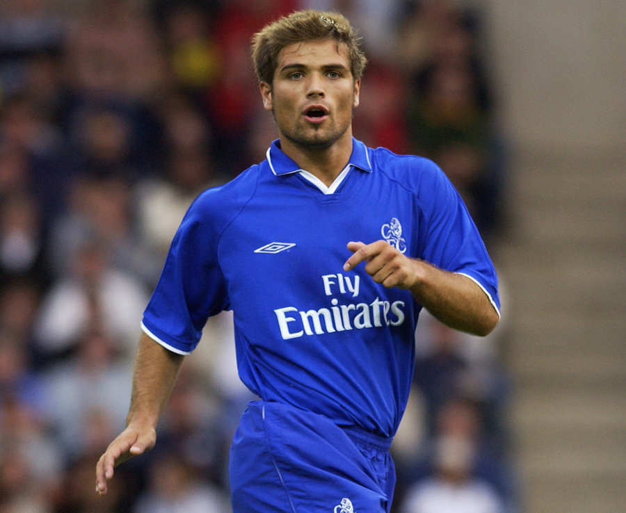 2. Enrique de Lucas - Khoác áo Chelsea giai đoạn 2002 - 2003. Ảnh: Daily Star.