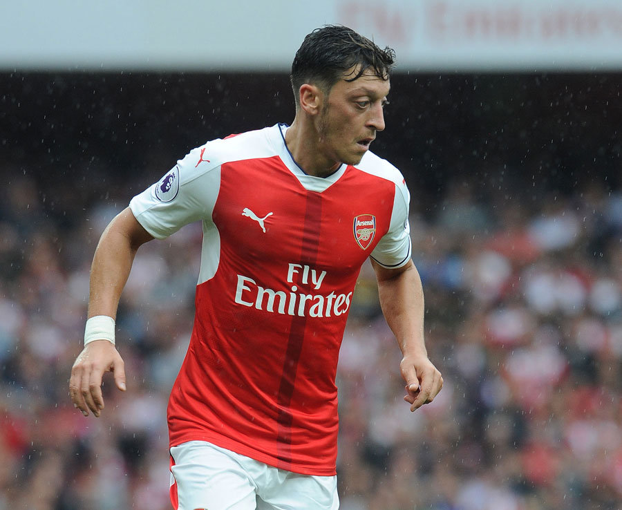 1. Arsenal - Mesut Ozil - 16,3 triệu người theo dõi. Ảnh: Daily Star.