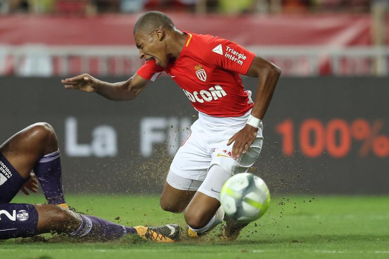 Mbappe dính chấn thương ngay trận mở màn Ligue 1.