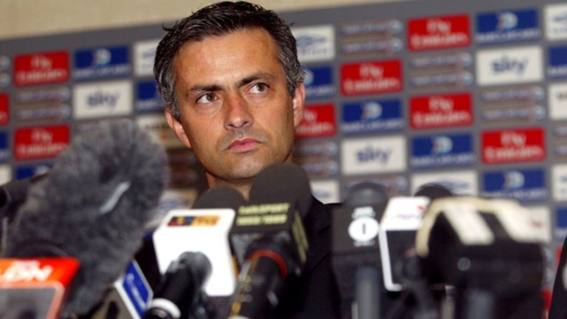 2004 - Ngày này năm 2014, Jose Mourinho có trận đầu tiên dẫn dắt Chelsea, kết quả ông có chiến thắng 1-0 trước Manchester United.