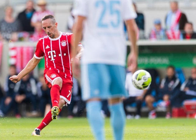16 - Mùa trước, Bayern Munich và Hoffenheim là 2 đội có được 16 bàn thắng từ những tình huống phối hợp đá phạt. Con số này là cao nhất tại Bundesliga.