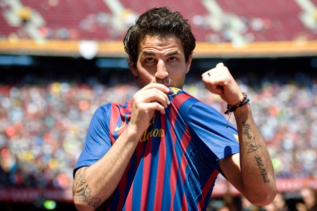 2011 - Ngày này năm 2011, Barcelona chiêu mộ thành công Cesc Fabregas từ Arsenal với giá 35 triệu bảng. Anh đã có 96 trận chơi cho Barca, ghi 28 bàn và kiến tạo 32 lần.
