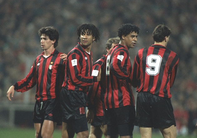 CLB giành tối đa 18 điểm ở vòng bảng: AC Milan (1992/93), Paris Saint-Germain (1994/95), Spartak Moskva (1995/96), Barcelona (2002/03), Real Madrid (2011/12 và 2014/15).