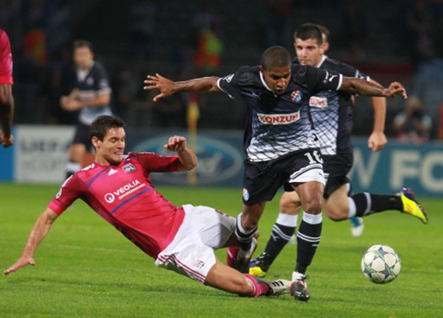 CLB có điểm thấp nhất sau vòng bảng: 0 điểm - Dinamo Zagreb và Club Brugge (2016/17).