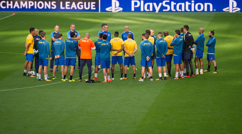 Cả đội APOEL đã có buổi tập làm quen với sân Santiago Bernabeu.