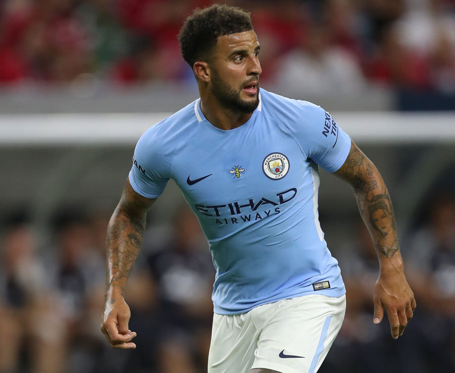 7. Kyle Walker (Manchester City) - Chuyền chính xác: 292 lần. Walker đã thể hiện khả năng lên công về thủ nhịp nhàng trong những trận đầu tiên cho Man City mùa này, khiến Pep Guardiola rất ưng ý. Anh sở hữu tỷ lệ chuyền thành công lên đến 89,6% và đã có 3 kiến tạo trên mọi đấu trường. Ảnh: Daily Star.