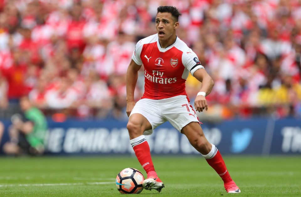 Sanchez bị HLV Tony Pulis chỉ trích sau trận đấu đêm qua.