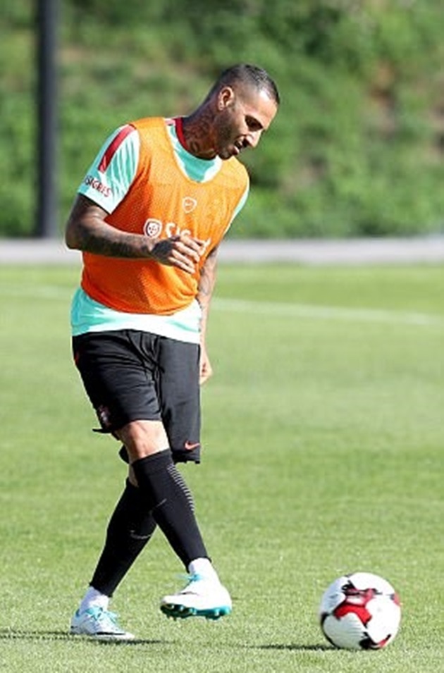 Quaresma chăm chỉ tập luyện và chờ chỉ thị từ Fernando Santos.
