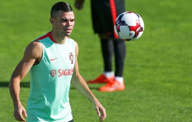 Pepe tích cực tập luyện, anh hiện đang thi đấu rất hay ở Besiktas, đặc biệt là tại Champions League.