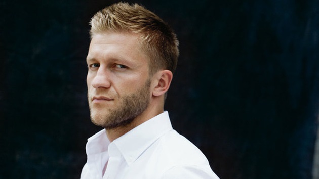 Tiền vệ phải: Jakub Blaszczykowski – Anh là một trong những nhân tố quan trọng của đội tuyển Ba Lan tại EURO năm ngoái. Trước đó, Blaszczykowski cùng Borussia Dortmund của Jurgen Klopp thống trị Bundesliga 2 năm liên tiếp (2011, 2012). Hiện anh đang thi đấu cho Wolfsburg sau khi rời Dortmund năm 2016.