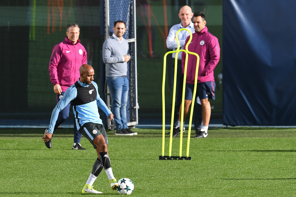 Fabian Delph đang được Pep trao cơ hội ở vị trí hậu vệ trái vì Benjamin Mendy chấn thương phải nghỉ thi đấu dài hạn.