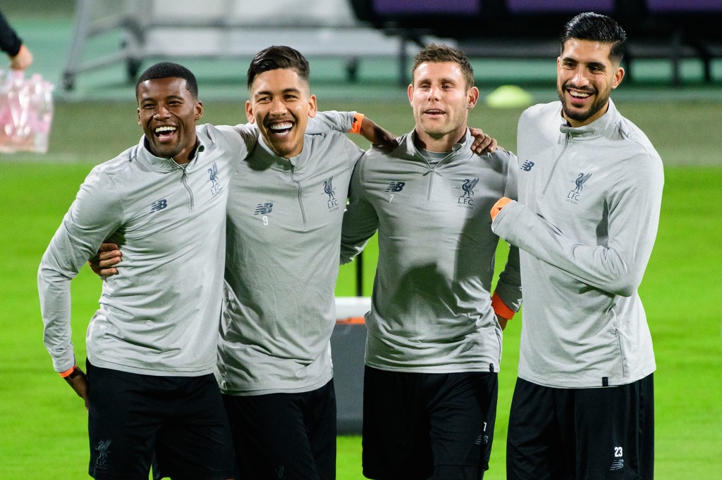Dàn sao Liverpool cười hết cỡ và không thể hiện bất cứ sự lo lắng nào trên gương mặt.