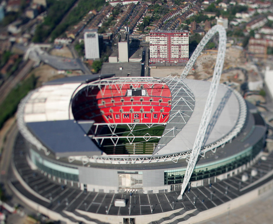 2. Tottenham Hotspur - Sân nhà: Wembley (tạm thời) - Trận có đông khán giả nhất: 80.827.
