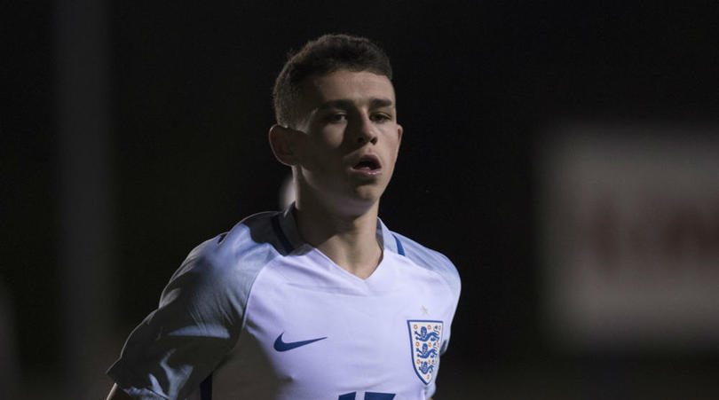 Hãng thông tấn lớn BBC từng bầu Phil Foden là cầu thủ trẻ Anh quốc hay nhất trong năm 2017.