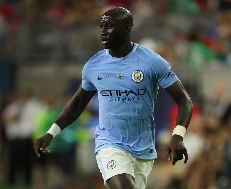 Eliaquim Mangala (Manchester City) - Trung vệ người Pháp chỉ là phương án dự bị tại Etihad và kỳ chuyển nhượng mùa Đông có thể là thời điểm anh ra đi. Bởi lẽ khi đó, The Citizens sẽ bung két để chiêu mộ thêm ngôi sao, đặc biệt là hàng thủ.