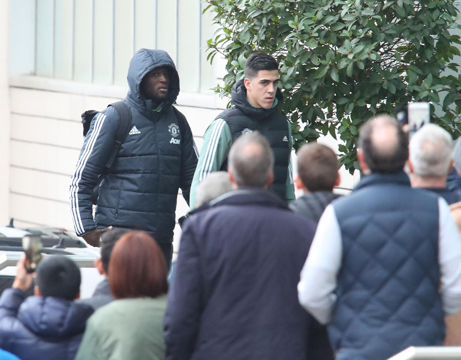 Romelu Lukaku cũng thu hút ánh nhìn của NHM, dù vậy anh tỏ ra khá lạnh lùng.