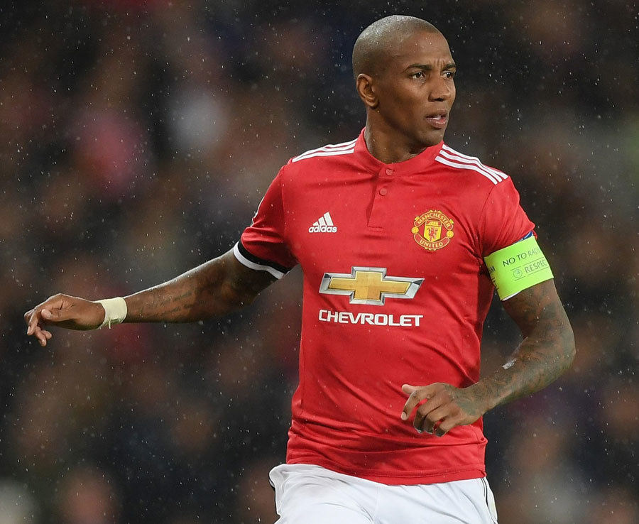 1. Ashley Young (Man United) - Điểm trung bình: 7,42.