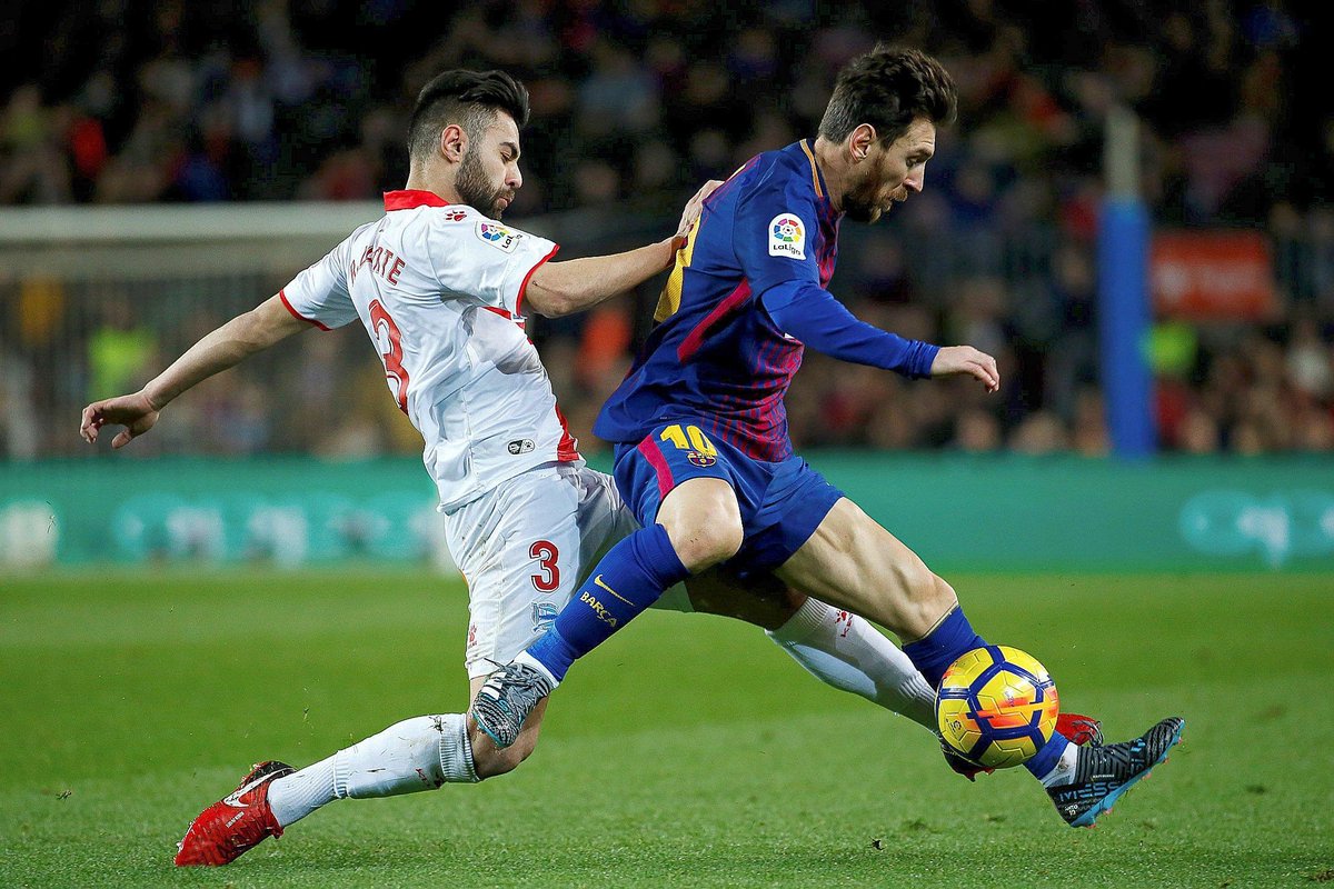 Messi mất bóng dẫn đến bàn thua của Barca.