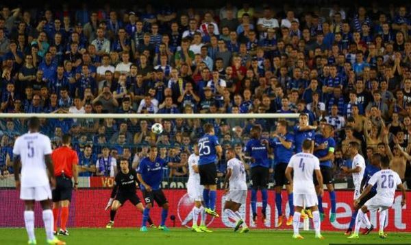 Mahrez ghi bàn cực đẹp cho Leicester. Ảnh: Internet.