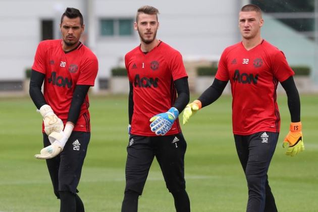 Quá khó để Sergio Romero tranh suất chính thức với De Gea. Ảnh: Internet.