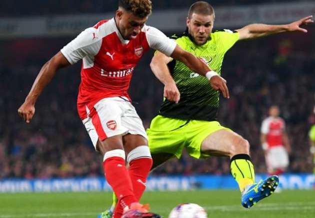 Chamberlain rực sáng giúp Arsenal đánh bại Reading. Ảnh: Internet.