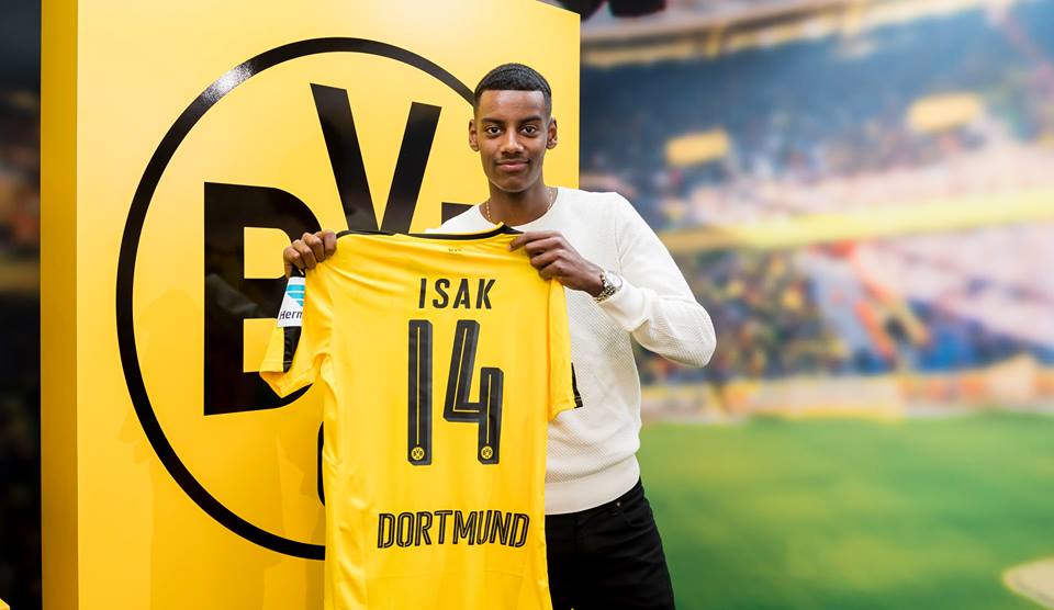 'Ibra mới' Alexander Isak rạng ngời trong áo đấu Dortmund - Bóng Đá