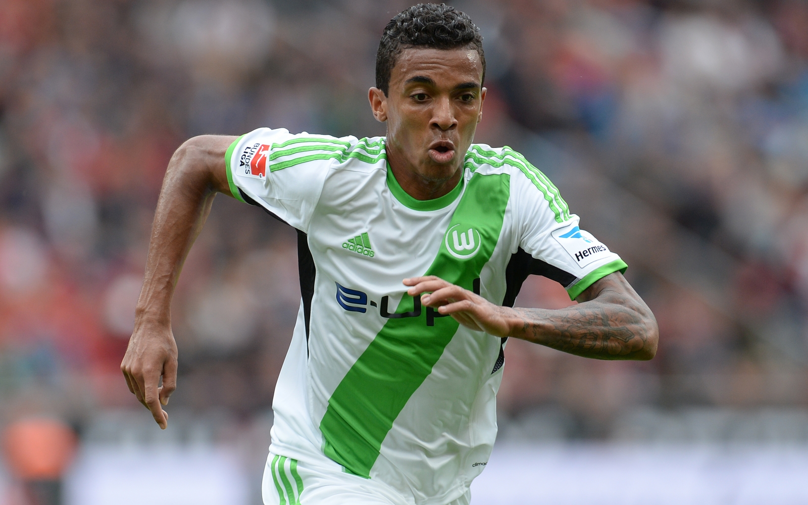 49. Luiz Gustavo (29 tuổi, tiền vệ phòng ngự, Wolfsburg): 11.9 triệu bảng