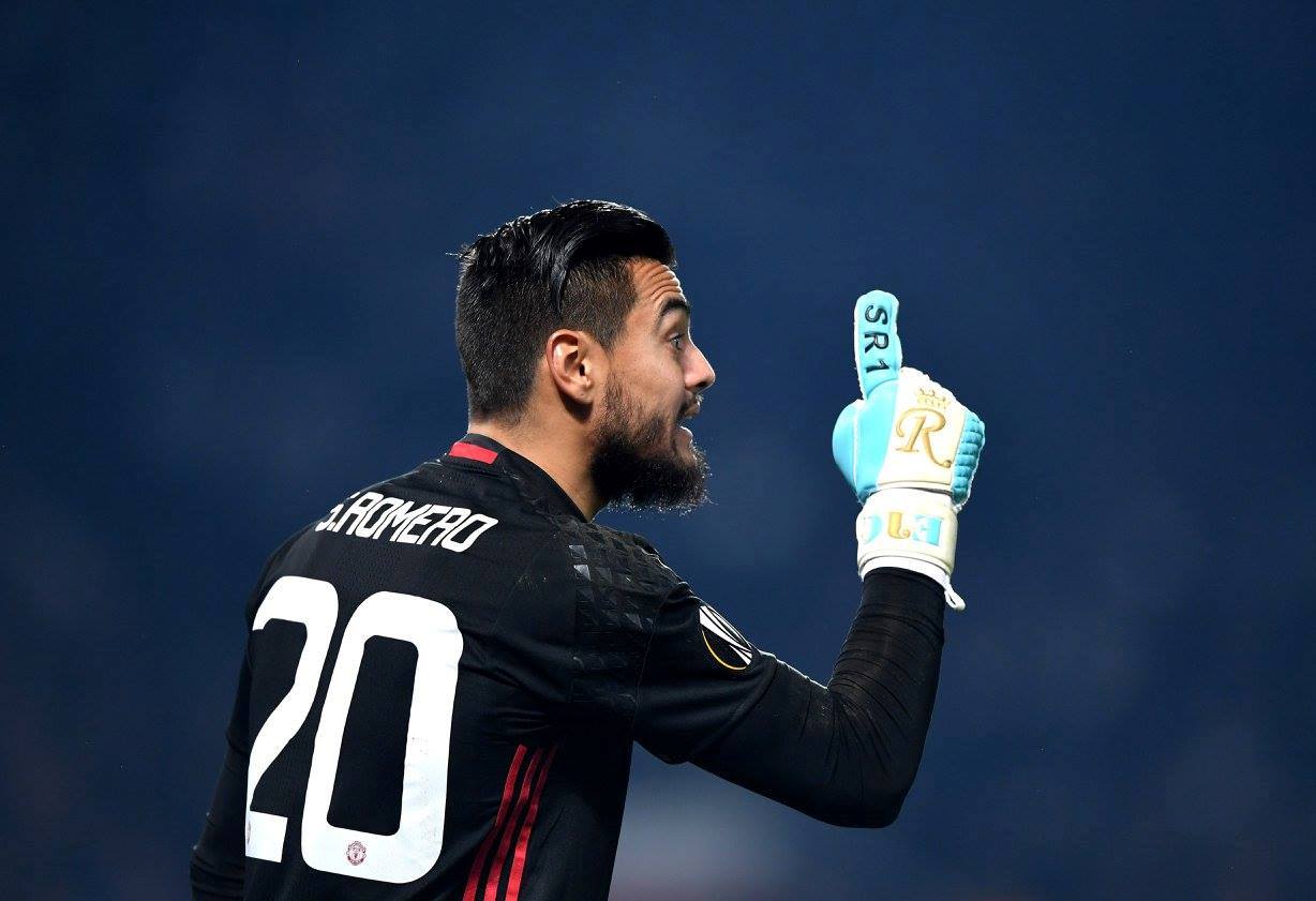 Sergio Romero được bắt chính.