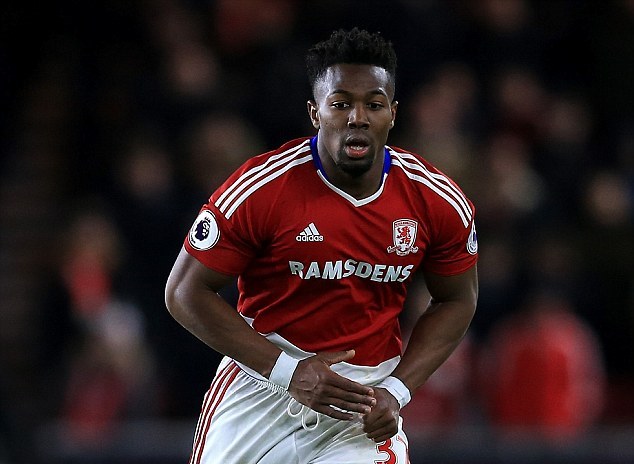 2. Adama Traore (Middlesbrough, 21 tuổi): Rê bóng thành công trung bình 5.3 lần/trận