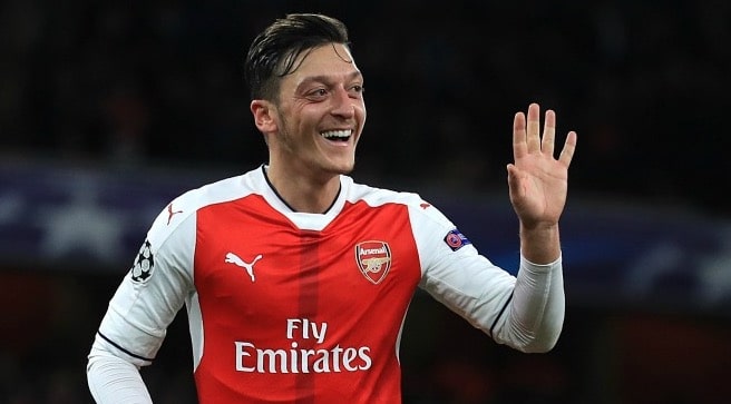 Oezil khẳng định tương lai ở Arsenal.