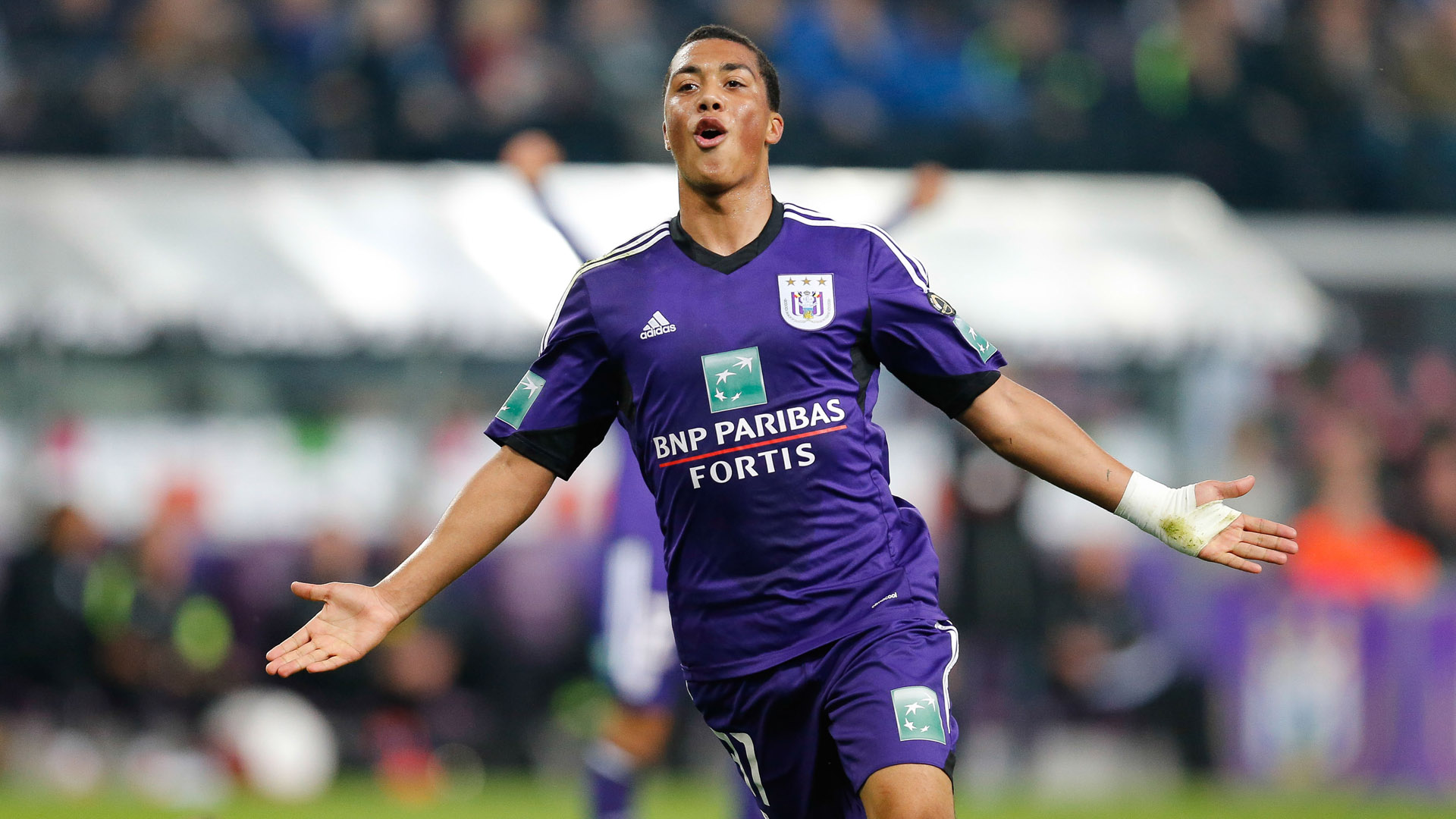 Man United giành 'pole' trong vụ Tielemans.