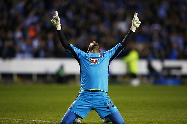 Thủ môn Al Habsi không giấu được niềm vui.