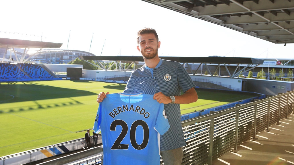 Bernardo Silva tươi tắn khoe áo tại Man City - Bóng Đá
