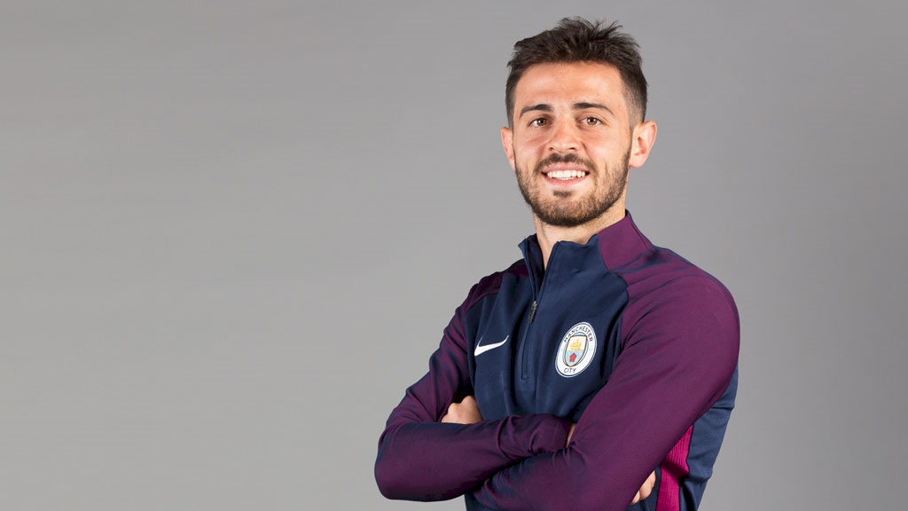 Bernardo Silva tươi tắn khoe áo tại Man City - Bóng Đá