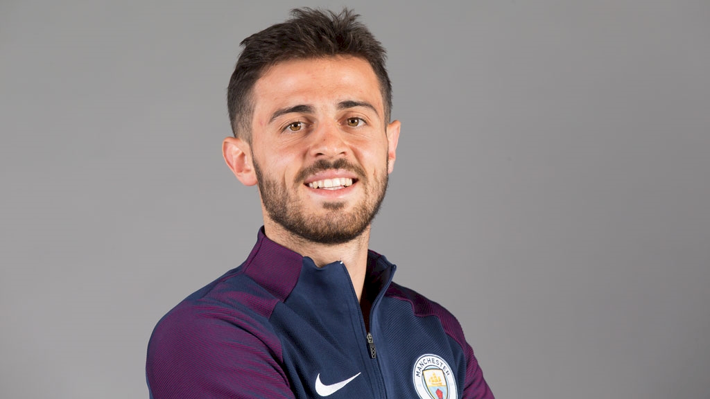 Bernardo Silva tươi tắn khoe áo tại Man City - Bóng Đá