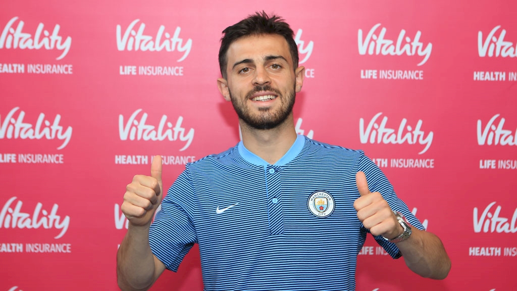Bernardo Silva tươi tắn khoe áo tại Man City - Bóng Đá