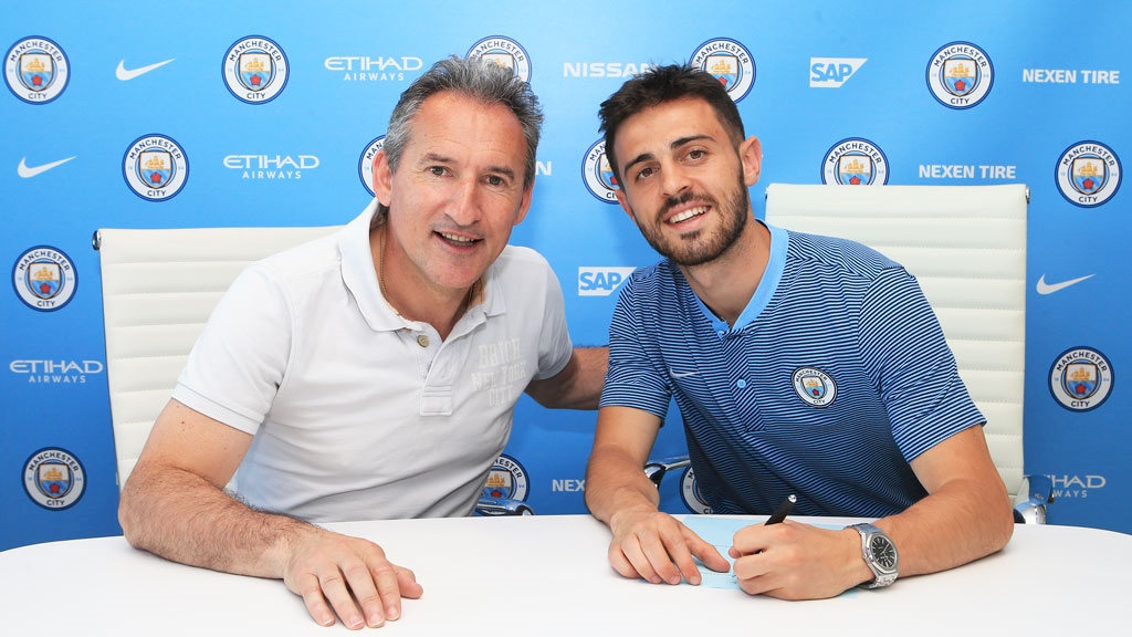 Bernardo Silva tươi tắn khoe áo tại Man City - Bóng Đá