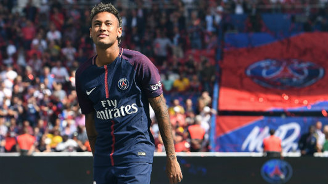 Neymar là tâm điểm.