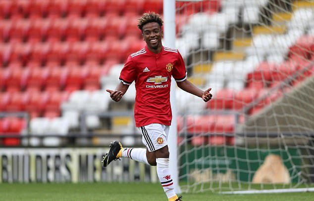 Angel Gomes - Manchester United: Angel Gomes sinh ngày 31/8/2000, là cầu thủ hay nhất đội trẻ của Man United mùa vừa qua. Ngôi sao người Anh sở hữu kĩ thuật, tốc độ, khả năng dứt điểm hay kiến tạo tuyệt vời.