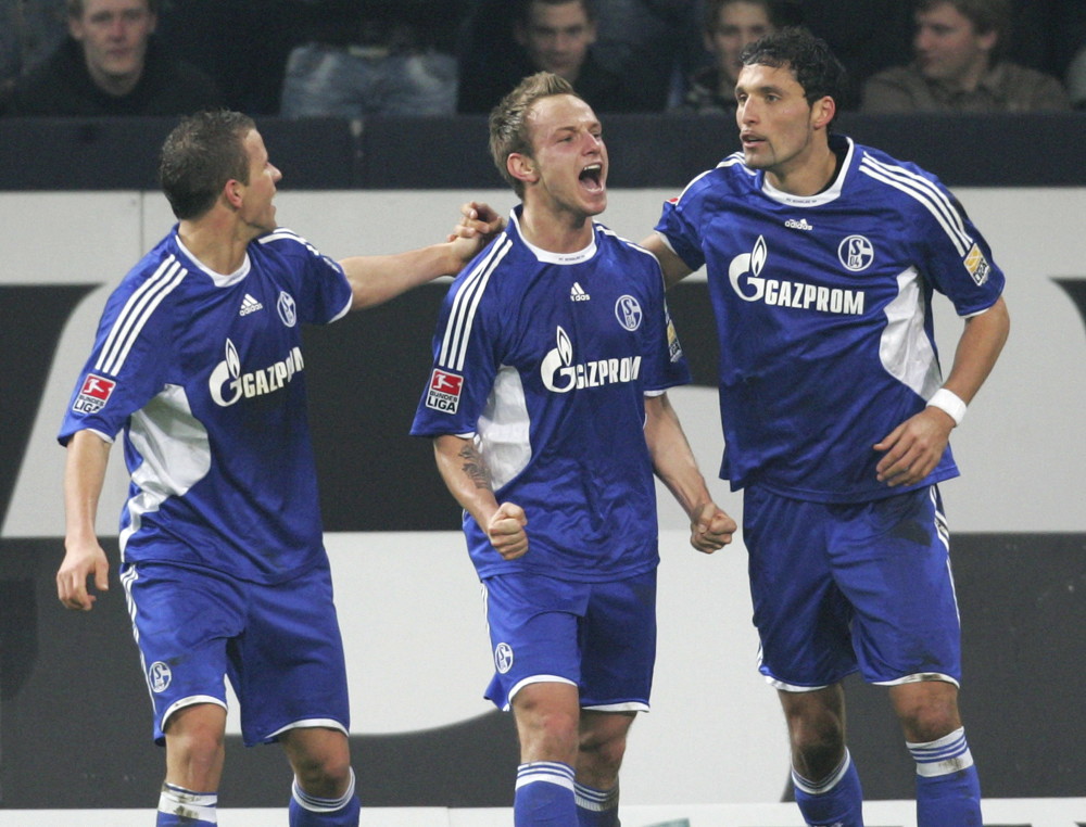 Tiền vệ trung tâm: Ivan Rakitic (Barca): Có lẽ không cần nói nhiều và Rakitic, một trong những 'playmaker' hàng đầu thế giới.