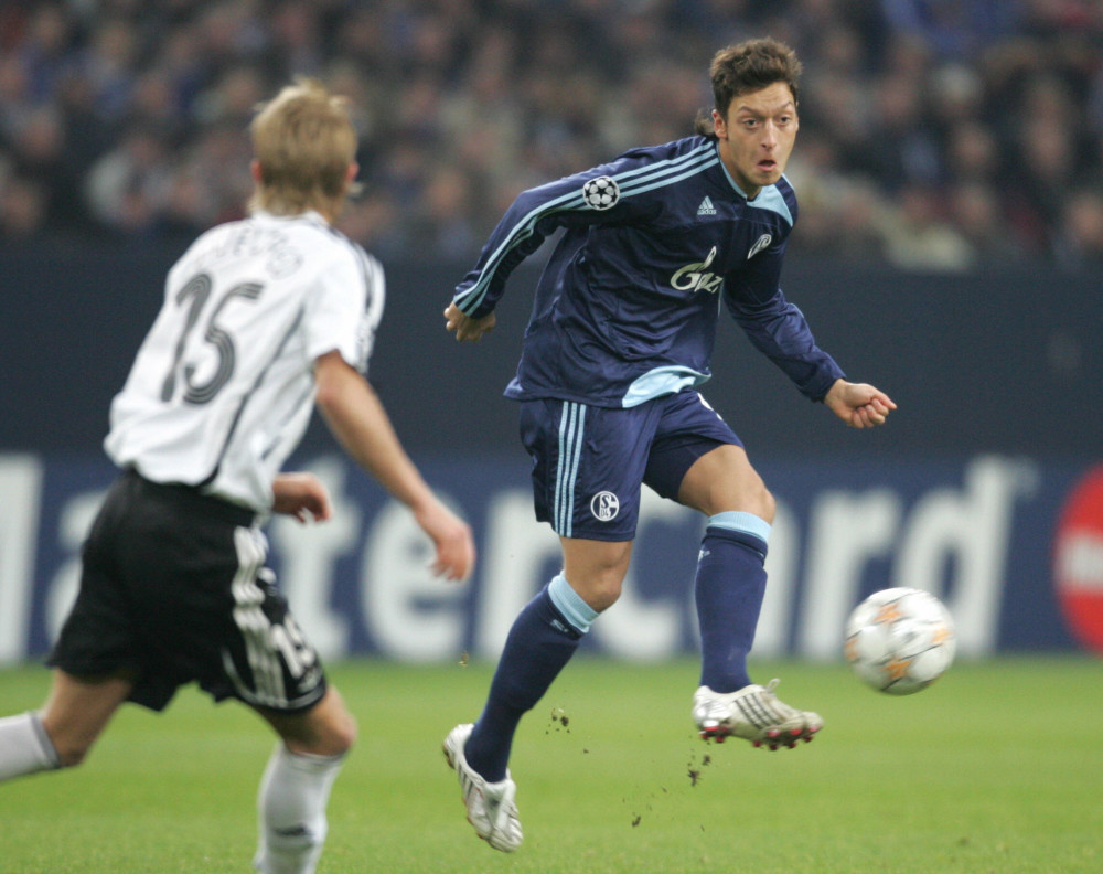 Số 10: Mesut Ozil (Arsenal): Nhắc đến vị trí số 10 ở thời điểm hiện tại, không thể nhắc đến Ozil - một cầu thủ có nhãn quan thiên tài.