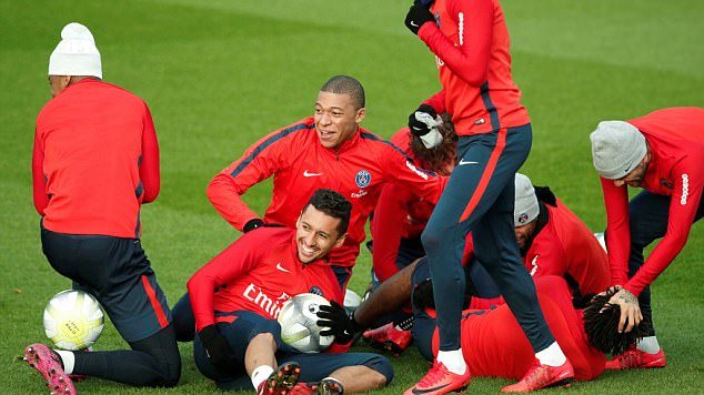 Mbappe cũng nhập cuộc.