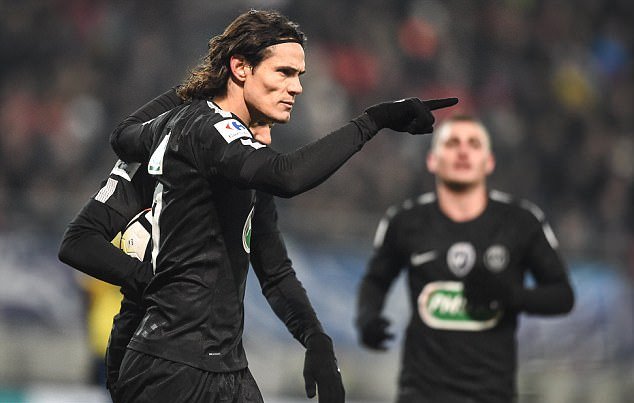 Edinson Cavani cũng có cho mình bàn thắng.