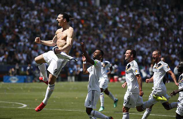Ibra đã ghi được cú đúp, trong đó có siêu phẩm ở phút 77, cùng 2 pha lập công của Sebastian Lletget (61') và Chris Pontius (73'), giúp LA Galaxy giành thắng lợi ngược dòng 4-3 đầy ấn tượng.