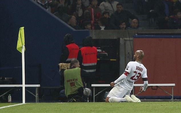 Phút 68, Jimmy Briand nới rộng cách biệt cho Guingamp.