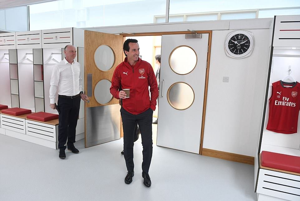 Có lẽ HLV Emery rất hài lòng với trang thiết bị tại London Colney.